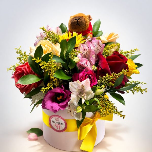 Arranjo Caixa Box com Flores Mistas e Capivara